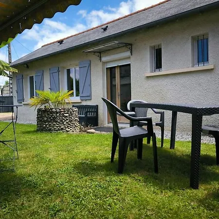 Holiday home Maison 4 Personnes-2 Chambres-jardin-calme Coarraze