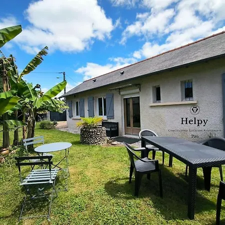 Holiday home Maison 4 Personnes-2 Chambres-jardin-calme Coarraze